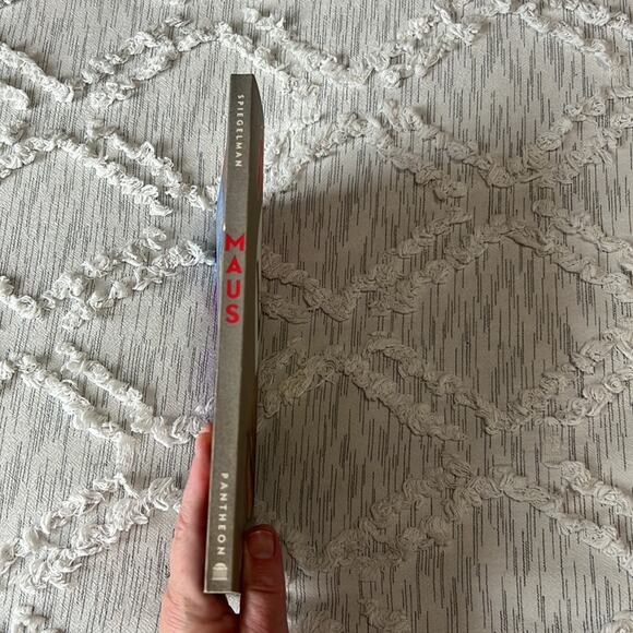 Maus: A Survivor's Tale, is a graphic novel by Art Spiegelman - Picture 4 of 5